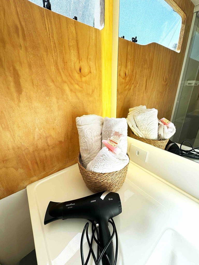 Cápsula Futurística - Lua. Vista Sensacional.