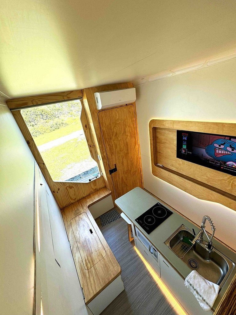 Cápsula Futurística - Lua. Vista Sensacional.