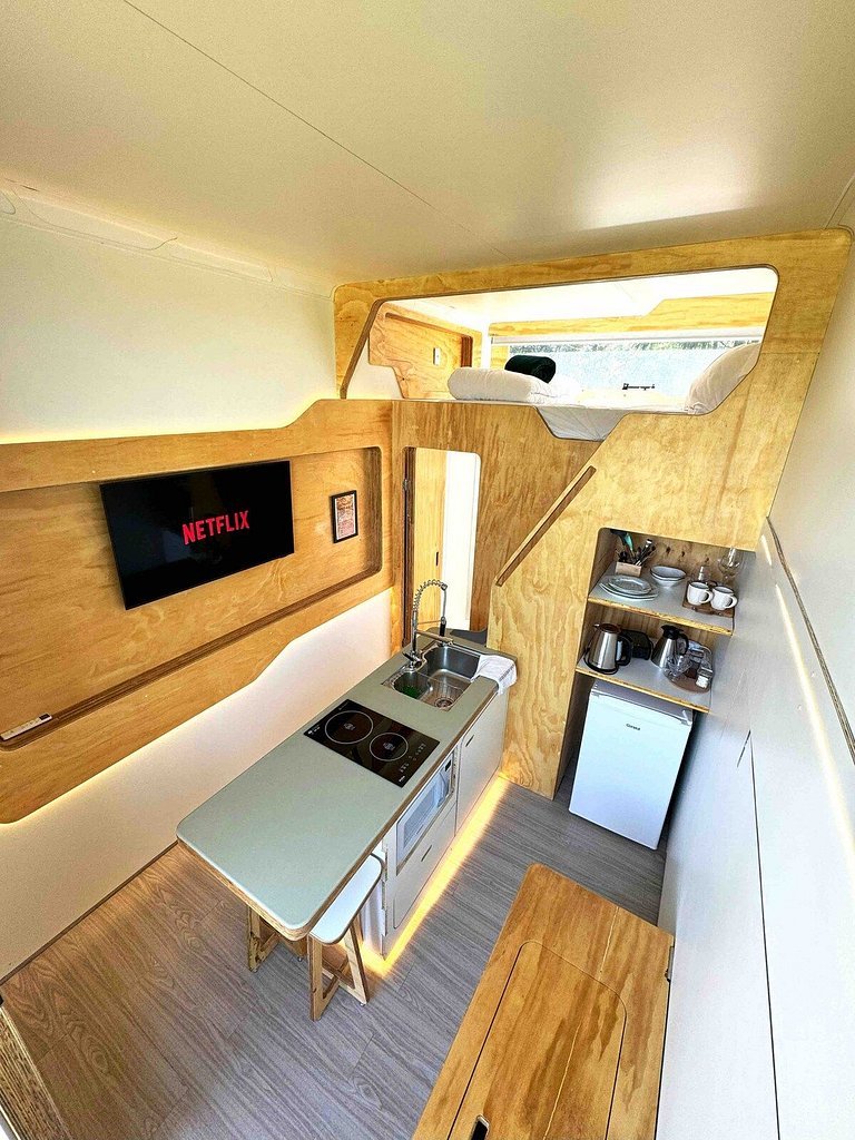 Cápsula Futurística - Lua. Vista Sensacional.