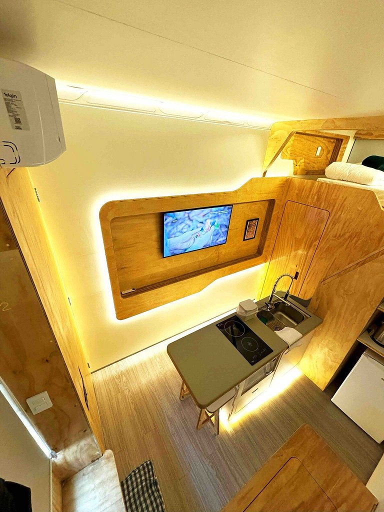 Cápsula Futurística - Lua. Vista Sensacional.