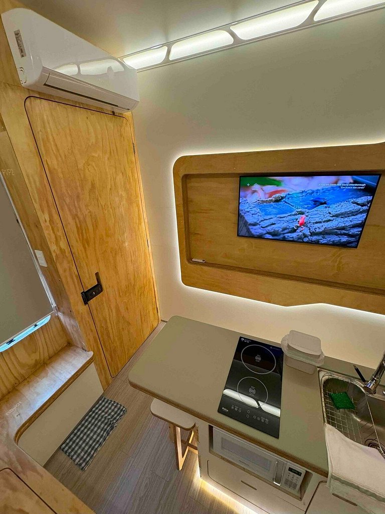 Cápsula Futurística - Lua. Vista Sensacional.