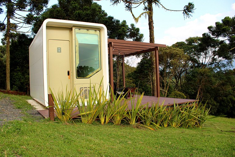 Cápsula Futurística - Lua. Vista Sensacional.