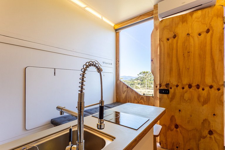 Cápsula Futurística - Lua. Vista Sensacional.