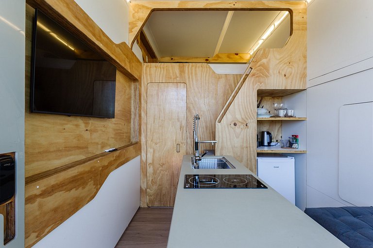 Cápsula Futurística - Lua. Vista Sensacional.