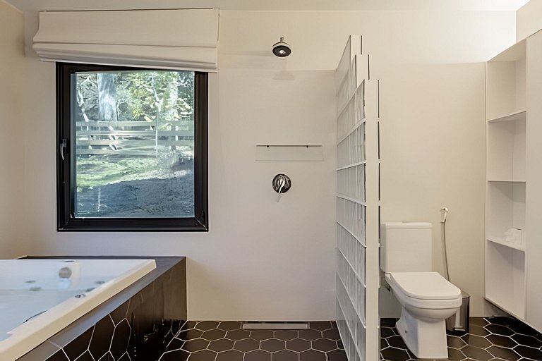 Com Super Jacuzzi - 2 Suítes - 5 min do Centro